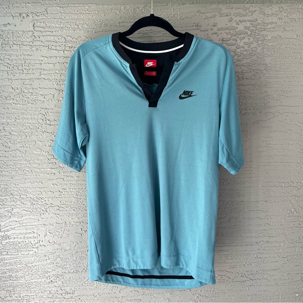 Nike collared golf tee